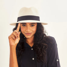 Afbeelding in galerij laden, Model Front: Uv Line Chapeau Panama Hat Shanghai Imp Uni White Black Upf50+