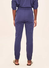 Afbeelding in galerij laden, Model Back: Uv Line Pantalon De Plage Pants Fem Basic Navy Blue Upf50+