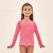Afbeelding in galerij laden, Model Front: Uv Line T-Shirt Acqua Qr Code Chiclete Fluor Upf50+