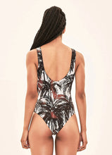 Afbeelding in galerij laden, Model Back: Uv Line Une Pièce Swimsuit Coqueiros Bege Upf50+