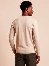 Afbeelding in galerij laden, Model Back: Uv Line T-Shirt Pour Homme Longsleeve New Fit Masc Sand Upf50+