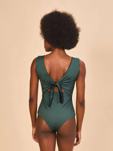 Afbeelding in galerij laden, Model Back: Uv Line Une Pièce Mirela Green Cactus Black Upf50+