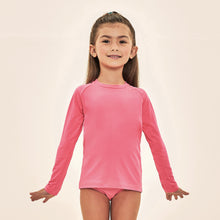 Afbeelding in galerij laden, Model Front: Uv Line T-Shirt Acqua Qr Code Chiclete Fluor Upf50+