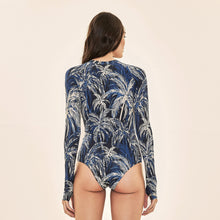 Afbeelding in galerij laden, Model Back: Uv Line Une Pièce Swimsuit Macae Coconut Palms Navy Blue Upf50+