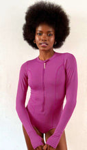 Afbeelding in galerij laden, Product Front: Uv Line Une Pièce Swimsuit Macae Magenta Upf50+