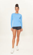 Charger l'image dans la galerie, Model Front: Uv Line T-Shirt Camiseta Uv X Pro Ml Azul Claro Upf50+