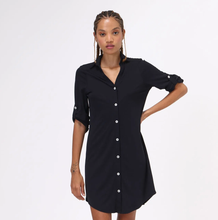 Afbeelding in galerij laden, Model Front: Uv Line Chemise Shirtdress Copenhagen Fem Black Upf50+