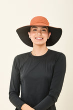 Afbeelding in galerij laden, Model Front: Uv Line Chapeau Souple/Capeline San Diego Preto Caramelo Upf50+