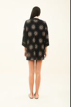 Afbeelding in galerij laden, Model Back: Uv Line Vêtement De Plage Kimono Shine-Preto Upf50+
