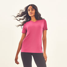 Afbeelding in galerij laden, Model Front: Uv Line Fitness Haut T-Shirt Sport Fit Fuchsia Upf50+