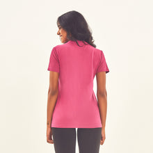 Afbeelding in galerij laden, Model Back: Uv Line Fitness Haut T-Shirt Sport Fit Fuchsia Upf50+