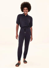 Afbeelding in galerij laden, Model Front: Uv Line Pantalon De Plage Pants Fem Basic Black Upf50+
