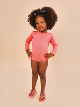 Afbeelding in galerij laden, Model Front: Uv Line Maillot De Bain Bébé Baby Longsleeve Swimsuit Coral Upf50+
