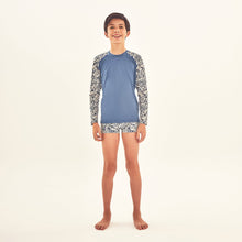 Afbeelding in galerij laden, Model Front: Uv Line T-Shirt Rash Guard Kids Costela Aco Off White Upf50+
