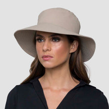 Afbeelding in galerij laden, Model Front: Uv Line Bob Hat California Nac Fem Sand Upf50+

