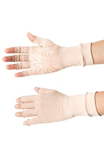 Afbeelding in galerij laden, Model Front: Uv Line Gants Meduim Gloves Long Fingerss Uni Beige Upf50+
