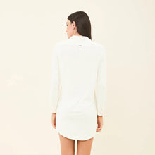 Afbeelding in galerij laden, Model Back: Uv Line Chemise Shirtdress Copenhagen Fem Off White Upf50+
