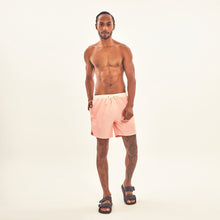 Afbeelding in galerij laden, Model Front: Uv Line Bermuda / Short Pour Homme Shorts Boxer Rose Upf50+
