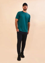 Afbeelding in galerij laden, Model Front: Uv Line T-Shirt Pour Homme T-Shirt New Fit Masc Petroleo Upf50+
