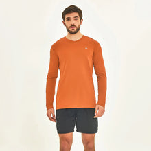 Afbeelding in galerij laden, Model Front: Uv Line T-Shirt Pour Homme Longsleeve Sport Fit Caramelo
