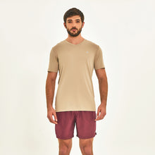 Charger l'image dans la galerie, Model Front: Uv Line Fitness Haut T-Shirt Sport Fit Areia Upf50+
