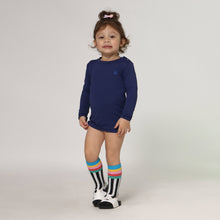 Afbeelding in galerij laden, Model Front: Uv Line T-Shirt Longsleeve Baby Navy Blue Upf50+
