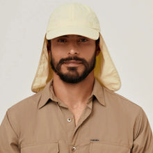 Afbeelding in galerij laden, Model Front: Uv Line Chapeau Legionnaire Neck Cap Africa 2021 Masc Sand Upf50+
