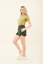 Afbeelding in galerij laden, Image 03: Uv Line Fitness Bas Short Race Verde Militar Upf50+
