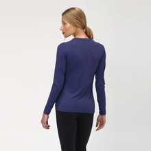 Afbeelding in galerij laden, Model Back: Uv Line T-Shirt Longsleeve Uvpro Fem Navy Blue Upf50+
