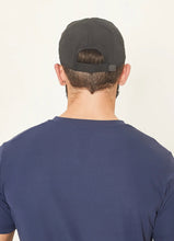 Afbeelding in galerij laden, Model Back: Uv Line Casquette Cap Uv Pro Masc Black Upf50+
