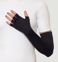 Afbeelding in galerij laden, Model Front: Uv Line Gants Extra Long Gloves Uni Black Upf50+

