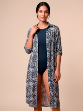 Afbeelding in galerij laden, Gallery: Uv Line Chemise Midi Chemise Tie Dye Blue Upf50+
