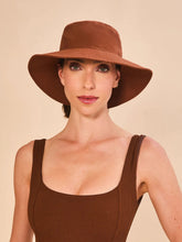 Afbeelding in galerij laden, Model Front: Uv Line Bob Hat California Fem Cognac Upf50+
