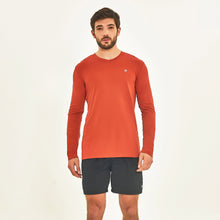 Charger l'image dans la galerie, Model Front: Uv Line T-Shirt Longsleeve Sport Fit Ferrugem Upf50+
