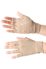 Afbeelding in galerij laden, Model Front: Uv Line Gants Short Gloves Uni Chocolate Upf50+
