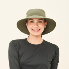 Afbeelding in galerij laden, Model Front: Uv Line Bob Hat California Nac Fem Green Militar Upf50+
