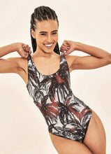 Afbeelding in galerij laden, Model Front: Uv Line Une Pièce Swimsuit Coqueiros Bege Upf50+
