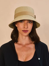 Afbeelding in galerij laden, Model Front: Uv Line Bob Cap-Ferrat Linho Upf50+
