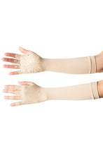 Afbeelding in galerij laden, Model Front: Uv Line Gants Long Glove Chocolate Upf50+
