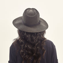 Afbeelding in galerij laden, Model Back: Uv Line Chapeau Souple/Capeline Saint Germain Preto Upf50+
