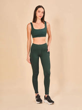 Charger l'image dans la galerie, Model Front: Uv Line Fitness Bas Legging Fit Aspen Green Cactus Upf50+
