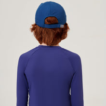Afbeelding in galerij laden, Model Back: Uv Line Casquette Cap Teens Colors Inf Navyblue Upf50+
