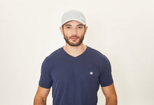 Afbeelding in galerij laden, Model Front: Uv Line Casquette Cap Uv Pro Masc Grey Upf50+
