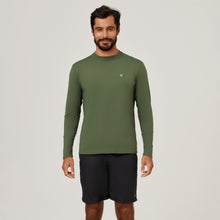 Afbeelding in galerij laden, Model Front: Uv Line T-Shirt Longsleeve Uvpro Verde Militar Upf50+

