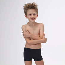 Charger l'image dans la galerie, Model Front: Uv Line Maillot De Bain Garçon Trunks Kids F Inf Black Upf50+
