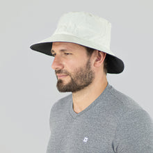 Afbeelding in galerij laden, Model Front: Uv Line Bob Hat Australia Nac Masc Sand/Grey Upf50+
