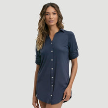 Afbeelding in galerij laden, Model Front: Uv Line Vêtement De Plage Shirtdress Copenhagen Fem Navy Blue Upf50+
