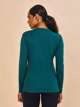 Afbeelding in galerij laden, Model Back: Uv Line T-Shirt Longsleeve Fem New Fit Petroleo Upf50+
