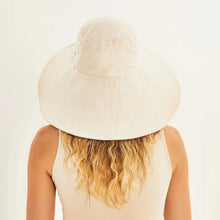 Afbeelding in galerij laden, Model Back: Uv Line Chapeau Souple/Capeline Beverly Hills Areia Upf50+
