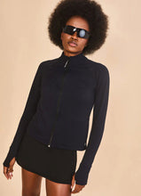 Afbeelding in galerij laden, Image 03: Uv Line T-Shirt Jacket Fem New Fit Black Upf50+
